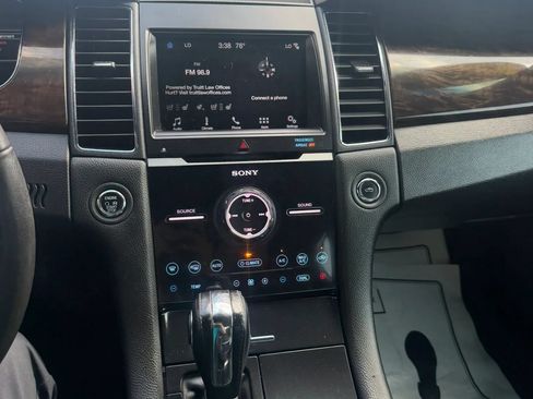 Used 2018 Ford Taurus Limited FWD image 19