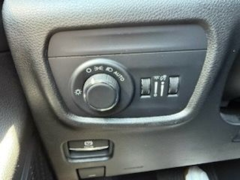 Used 2024 Jeep Grand Cherokee Altitude AWD/4WD image 39
