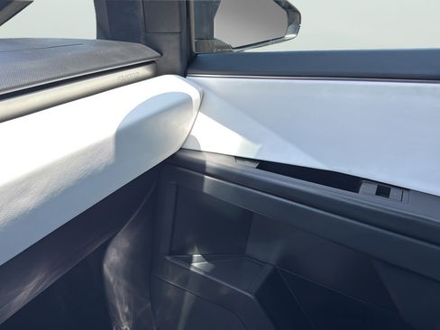 Used 2024 Tesla Cybertruck AWD Crew Cab image 15