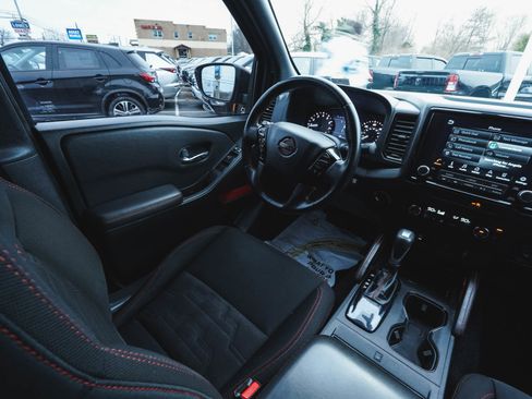 Used 2022 Nissan Frontier PRO-4X image 35
