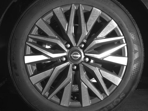 Used 2025 Nissan Altima 2.5 SV FWD image 11