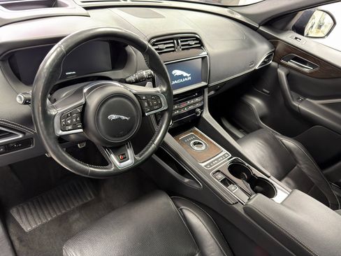 Used 2017 Jaguar F-PACE S image 28