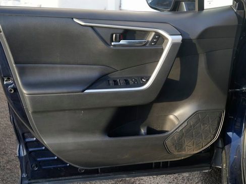 Used 2022 Toyota RAV4 XLE Premium image 20