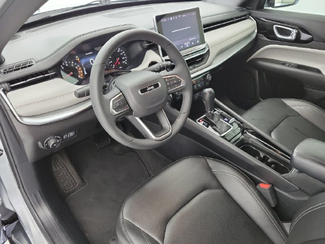 Used 2025 Jeep Compass Limited AWD/4WD image 18