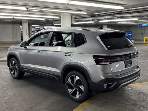 New 2025 Volkswagen Taos SE image 5