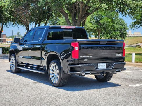 Used 2021 Chevrolet Silverado 1500 High Country w/ Technology Package AWD/4WD image 4