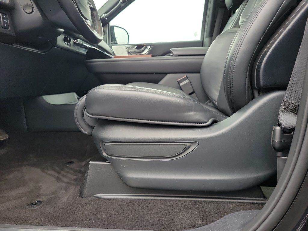 Certified 2023 Lincoln Navigator Reserve AWD/4WD image 19