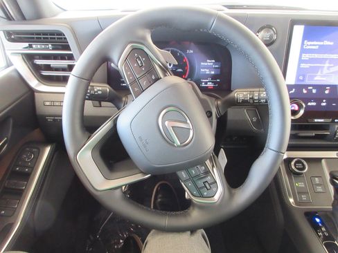 Used 2026 Lexus GX 550 w/ Cold Area Package AWD/4WD image 37