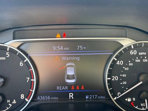 Used 2025 Nissan Altima 2.5 SV FWD image 15