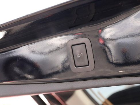 Used 2019 Toyota Highlander XLE AWD/4WD image 8