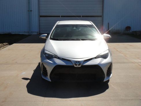 Used 2019 Toyota Corolla SE FWD image 3