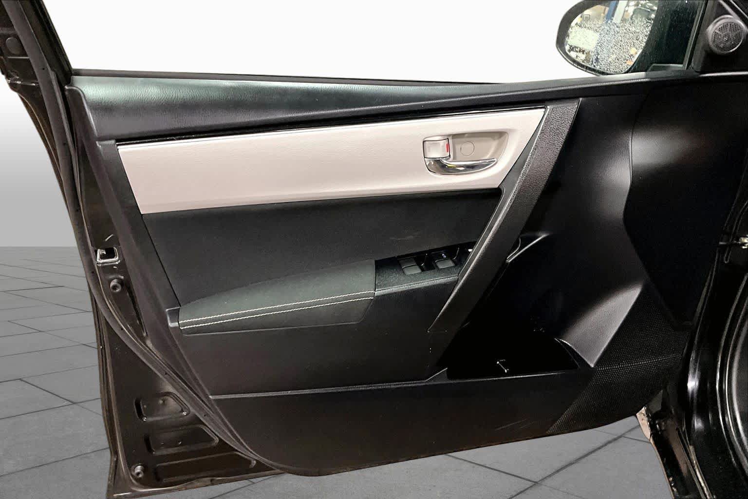 Used 2019 Toyota Corolla LE w/ Carpet Mat Package (TMS) FWD image 20