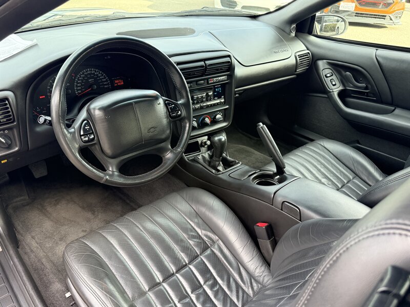 Used 2002 Chevrolet Camaro Z28 w/ SS Performance/Appearance Pkg RWD image 9