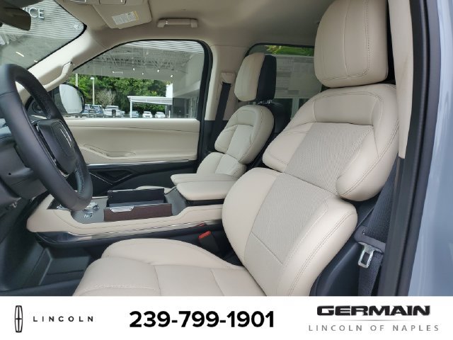 New 2027 Lincoln Navigator Premiere AWD/4WD image 18