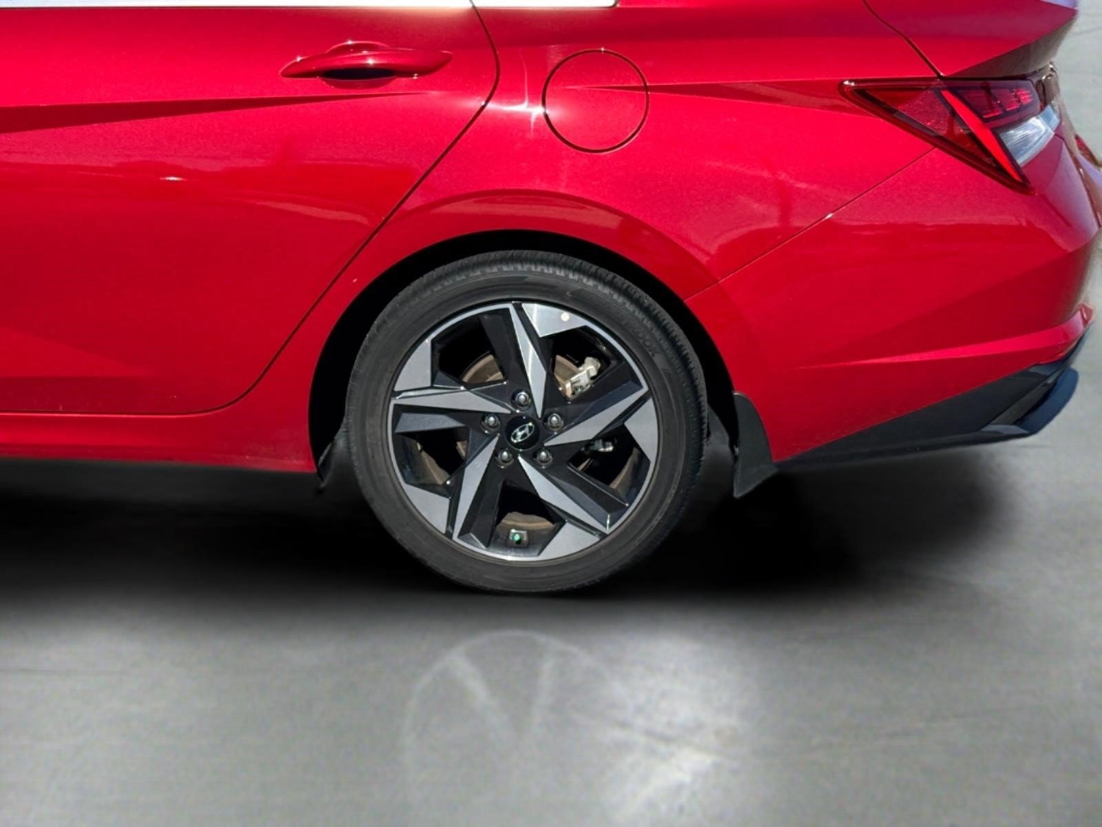 Used 2023 Hyundai Elantra Limited FWD image 14
