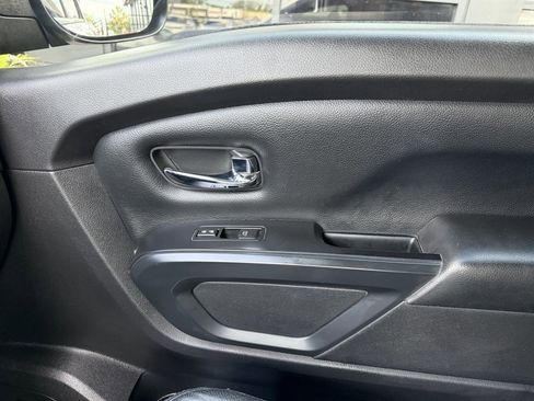 Used 2019 Nissan Titan SV w/ SV Convenience Package AWD/4WD image 31