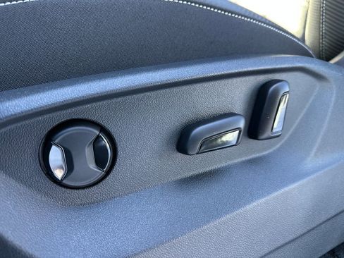 New 2026 Volkswagen Atlas Cross Sport SE image 4