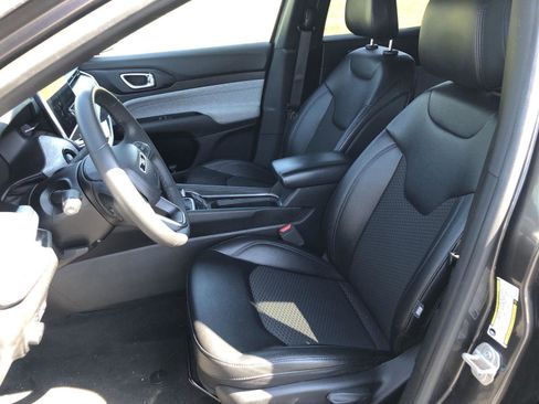 Certified 2024 Jeep Compass Latitude image 17