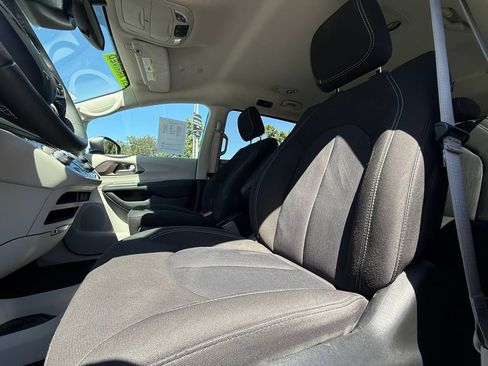 Used 2023 Chrysler Voyager LX FWD image 33
