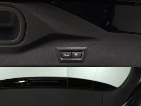 Used 2025 BMW X5 xDrive50e w/ M Sport Package AWD/4WD image 10