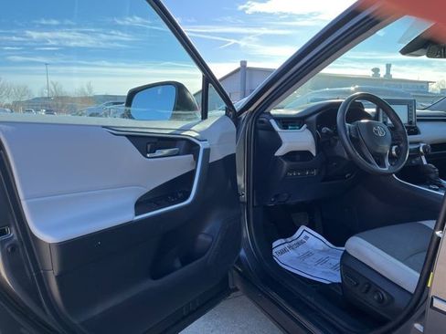 Used 2022 Toyota RAV4 XLE w/ Convenience Package image 7