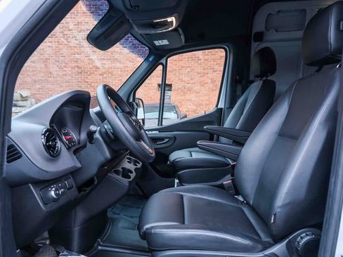 Used 2024 Mercedes-Benz Sprinter 2500 image 21