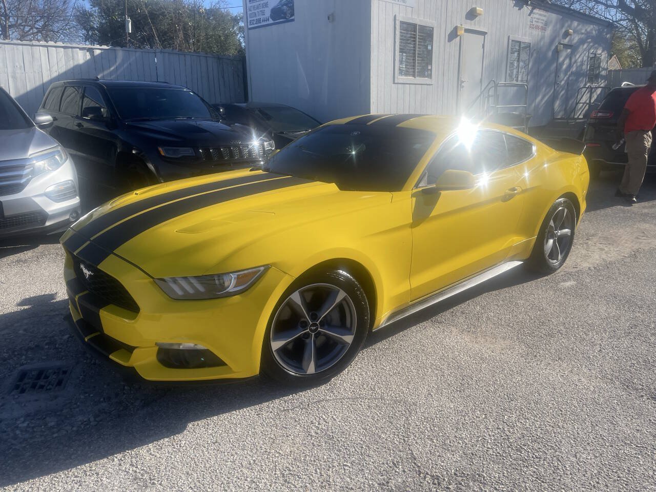 Used 2017 Ford Mustang GT RWD image 1