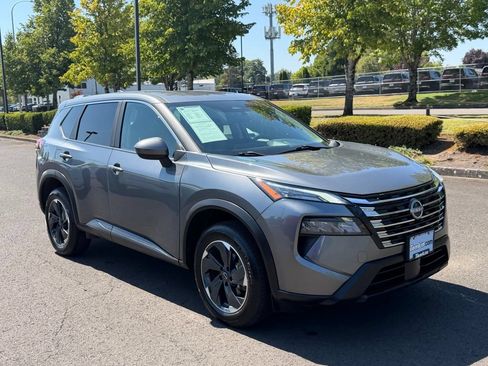 Used 2024 Nissan Rogue SV AWD/4WD image 2