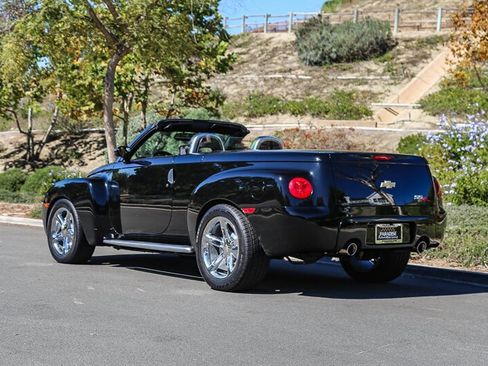 Used 2005 Chevrolet SSR w/ Preferred Equipment Group image 5