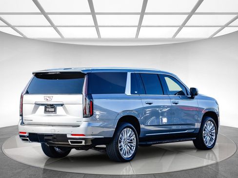 Used 2025 Cadillac Escalade ESV Premium Luxury w/ LPO, Floor Liner Package AWD/4WD image 4