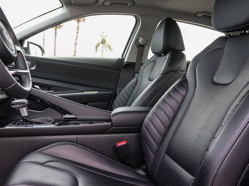 Used 2025 Hyundai Elantra Limited FWD image 27