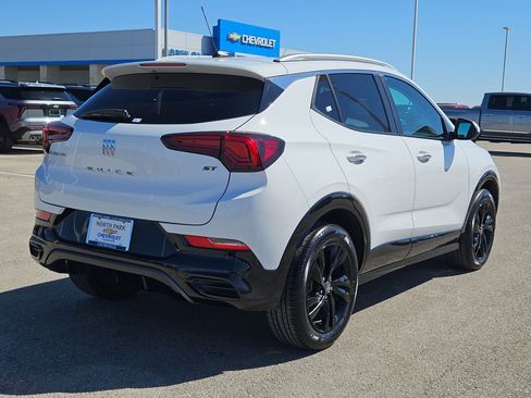 Used 2024 Buick Encore GX Sport Touring image 3