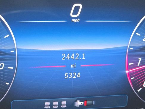 Used 2025 Mercedes-Benz GLC 300 4MATIC image 28