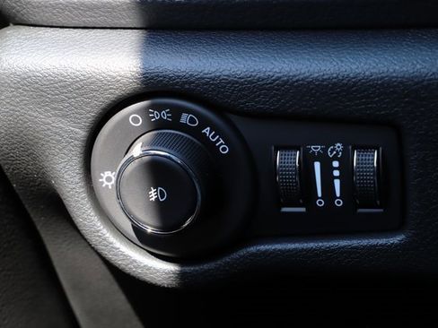 New 2026 Chrysler Pacifica Select image 40