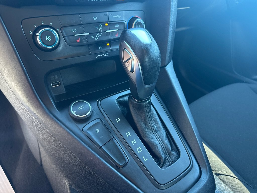 Used 2016 Ford Focus SE w/ SE Cold Weather Package FWD image 21