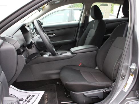 Used 2024 Nissan Sentra SV FWD image 14