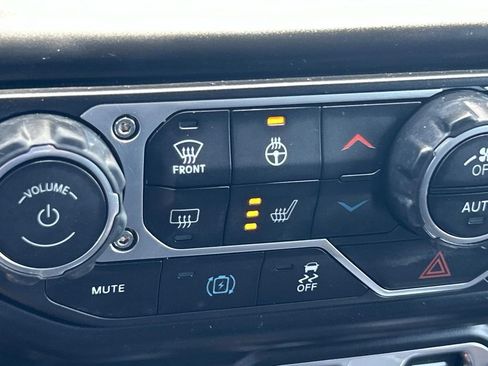 Used 2023 Jeep Wrangler Unlimited Sahara w/ Cold Weather Group AWD/4WD image 32