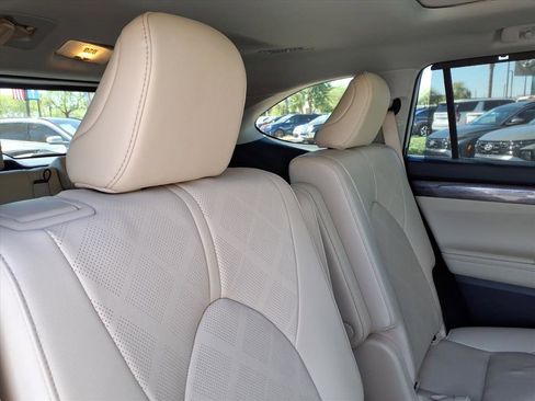 Used 2023 Toyota Highlander Platinum image 14