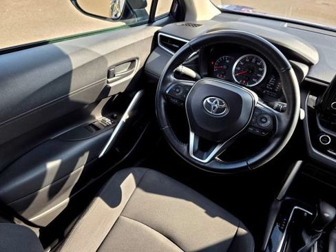Used 2022 Toyota Corolla Cross LE AWD/4WD image 18