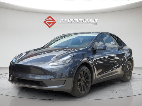Used 2024 Tesla Model Y Long Range RWD image 2
