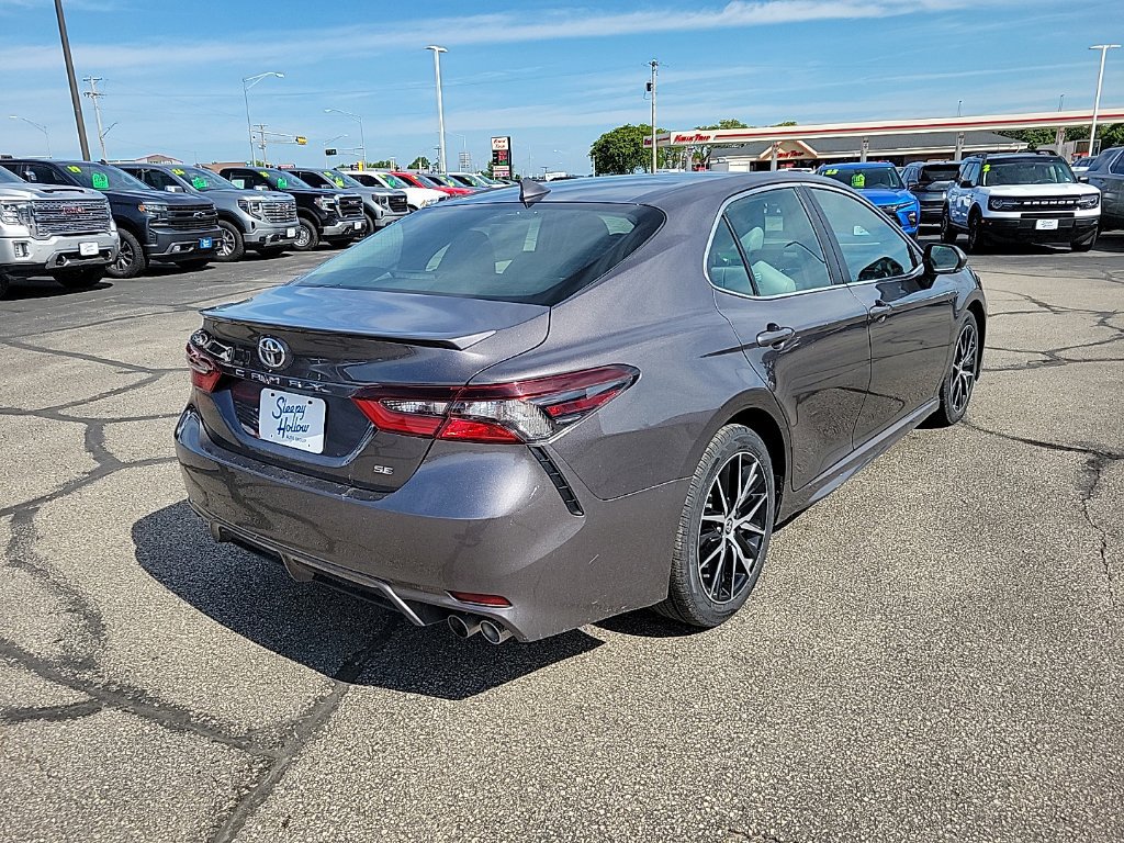 Used 2023 Toyota Camry SE FWD image 5