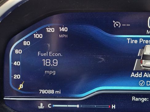 Used 2022 Chevrolet Suburban LT w/ Luxury Package image 6