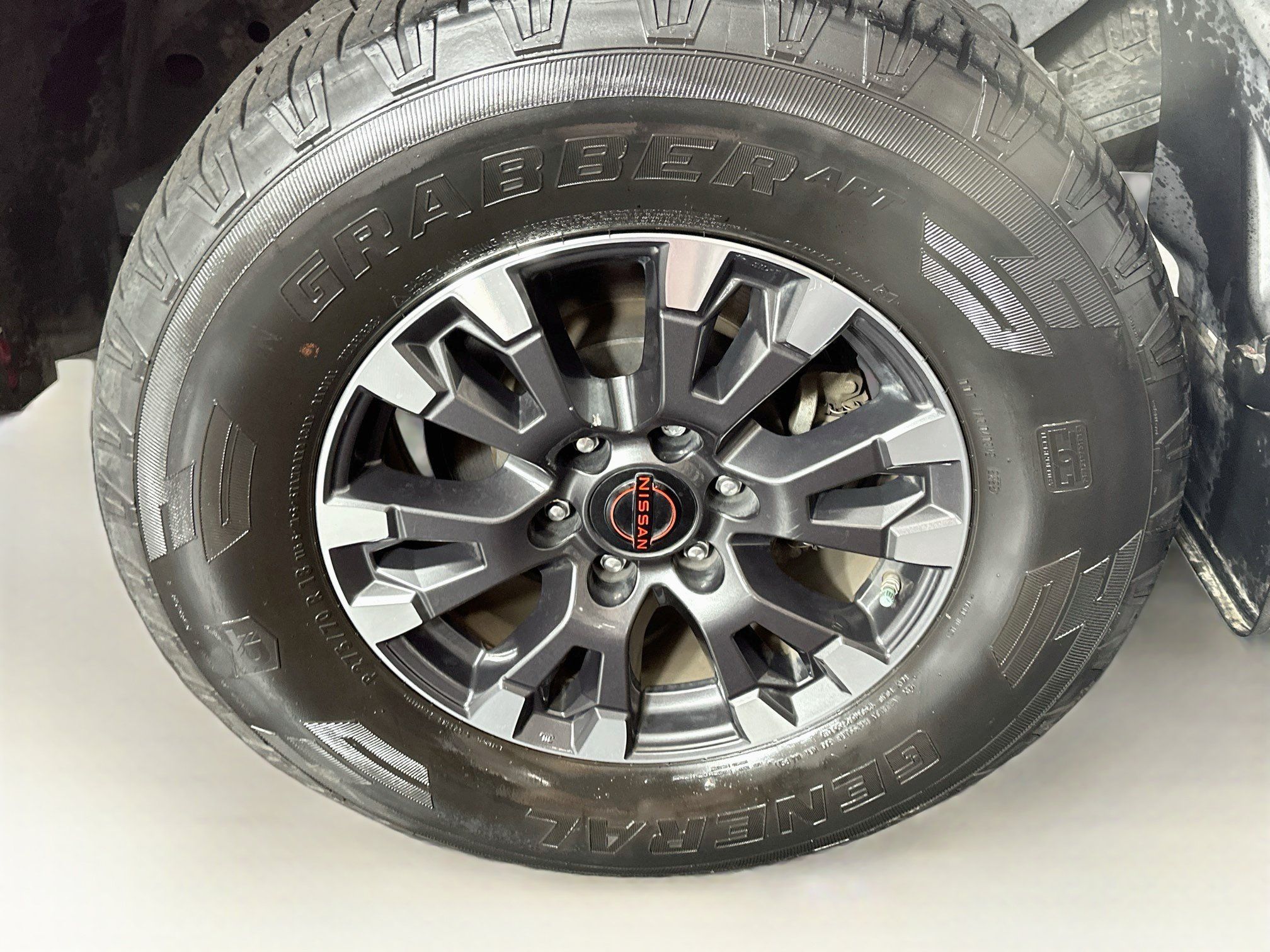 Used 2023 Nissan Titan PRO-4X w/ Pro-4x Convenience Package AWD/4WD image 11