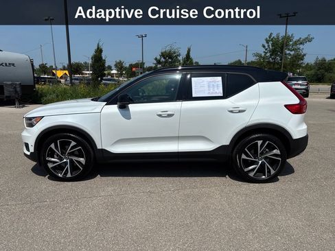 Used 2020 Volvo XC40 T5 R-Design AWD/4WD image 2