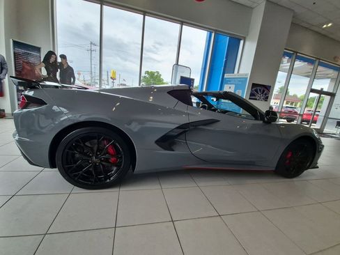 Used 2025 Chevrolet Corvette Stingray Preferred Cpe w/ Z51 Performance Package RWD image 9