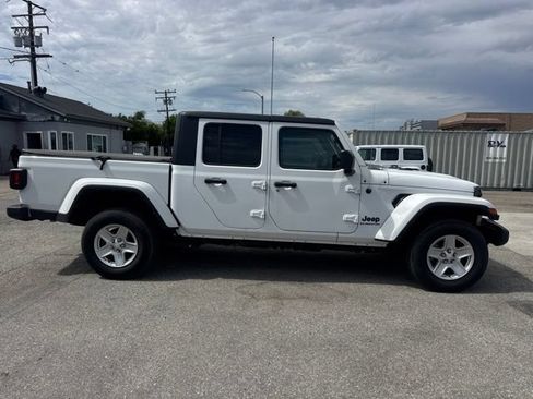 Used 2022 Jeep Gladiator Sport AWD/4WD image 4