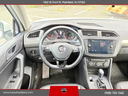 Used 2018 Volkswagen Tiguan SE w/ 3rd Row Seat Package AWD/4WD image 23