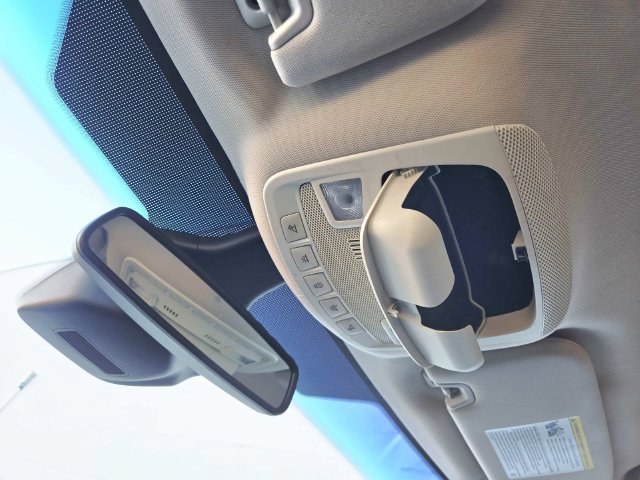 Used 2020 Ford Edge Titanium FWD image 26