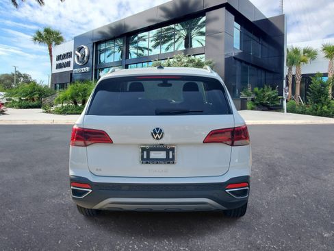 Used 2024 Volkswagen Taos SE image 4