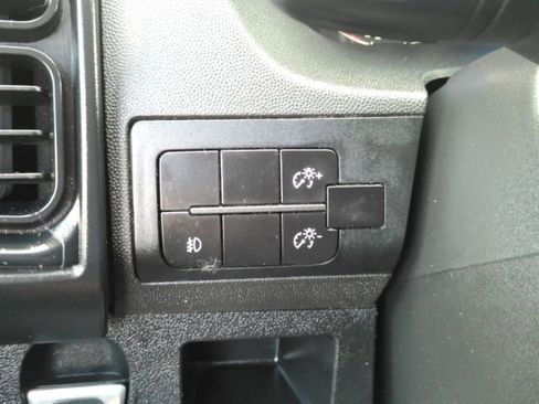 Used 2025 RAM ProMaster 2500 w/ Convenience Group FWD image 27